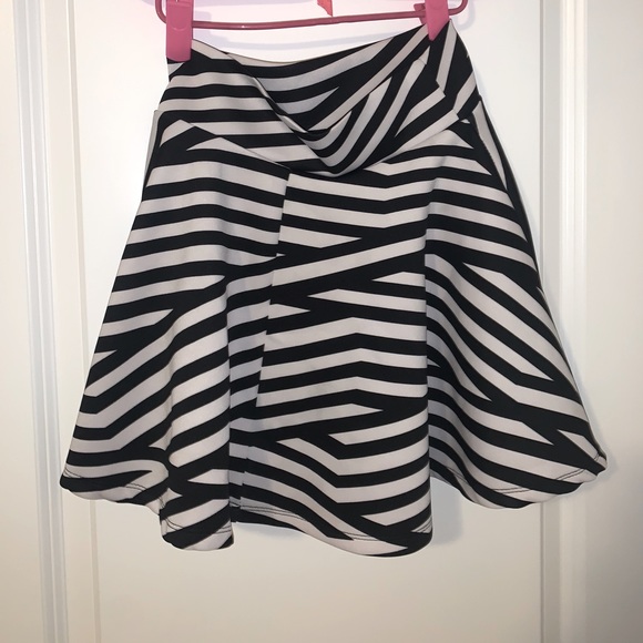 Stripped skirt - Picture 2 of 4
